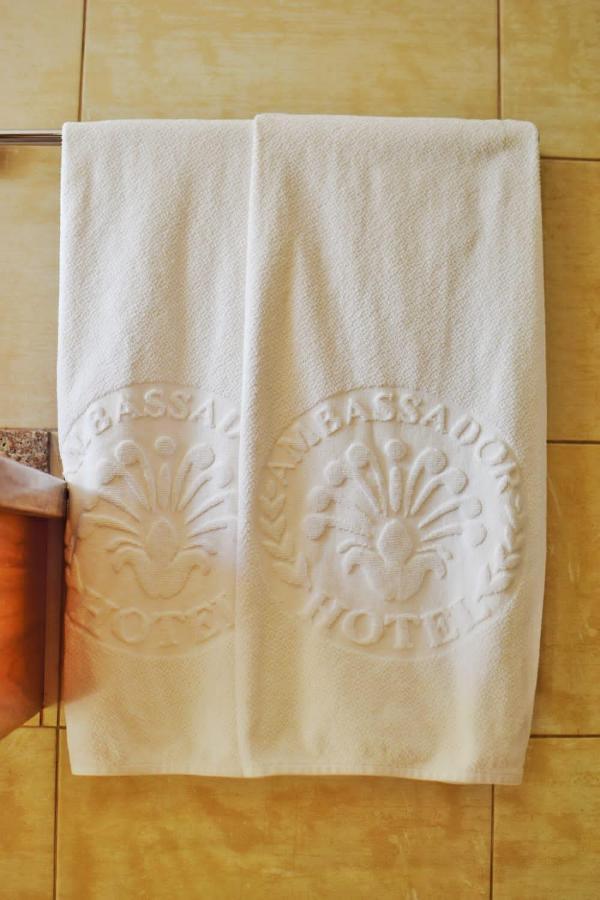 Hotel Ambassador กีโต ภายนอก รูปภาพ